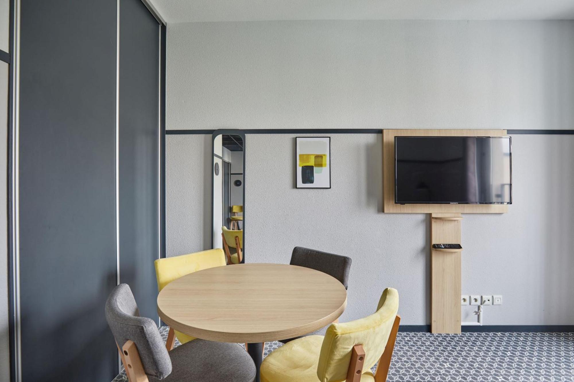Appart'Hotel Odalys City - Bioparc Lyon Est Екстер'єр фото